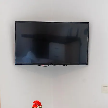 Daire Stylish With Scenic Gardens By Pikhost *