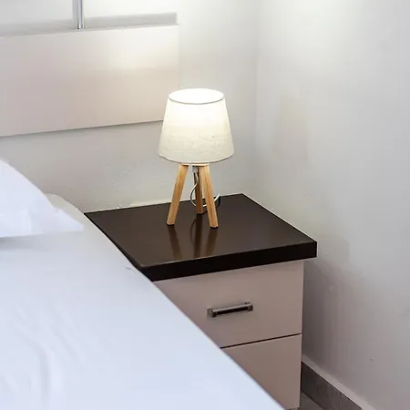 Daire Stylish With Scenic Gardens By Pikhost *