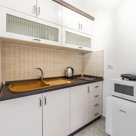 Appartement Stylish With Scenic Gardens By Pikhost Golem (Tirana)