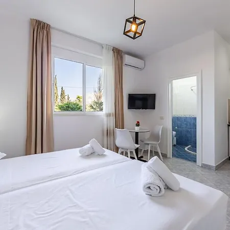 Appartement Stylish With Scenic Gardens By Pikhost