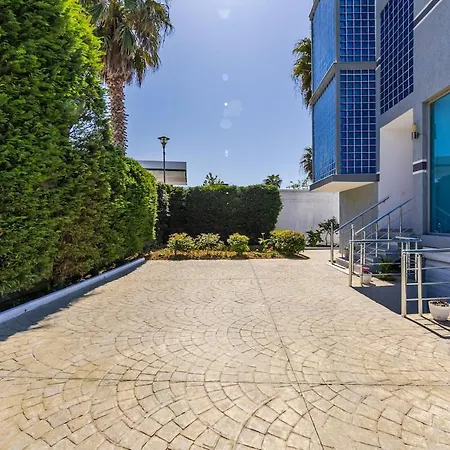 Appartement Stylish With Scenic Gardens By Pikhost