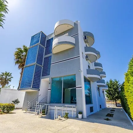 Apartment Stylish With Scenic Gardens By Pikhost *