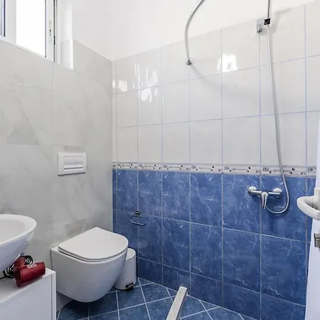 Appartement Stylish With Scenic Gardens By Pikhost