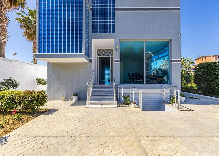 Stylish With Scenic Gardens By Pikhost Apartment Golem (Tirana)